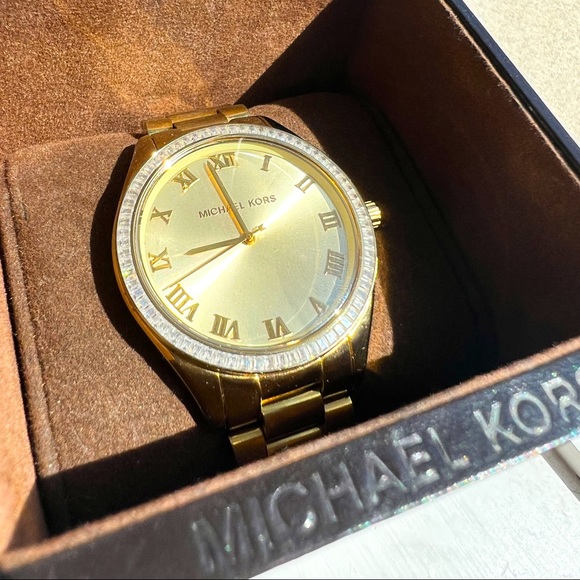 Gold micheal kors watch - Picture 1 of 1